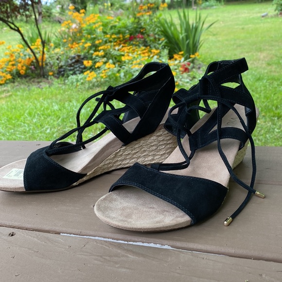 NWT Vionic Wedge Suede Sandals 11 - Picture 10 of 11